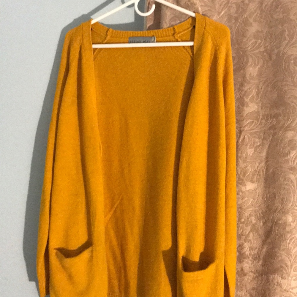 YELLOW SWEATER